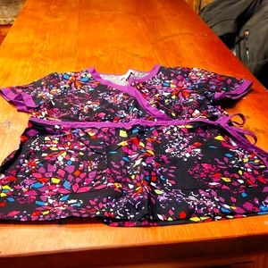 Koi Scrub size L EUC